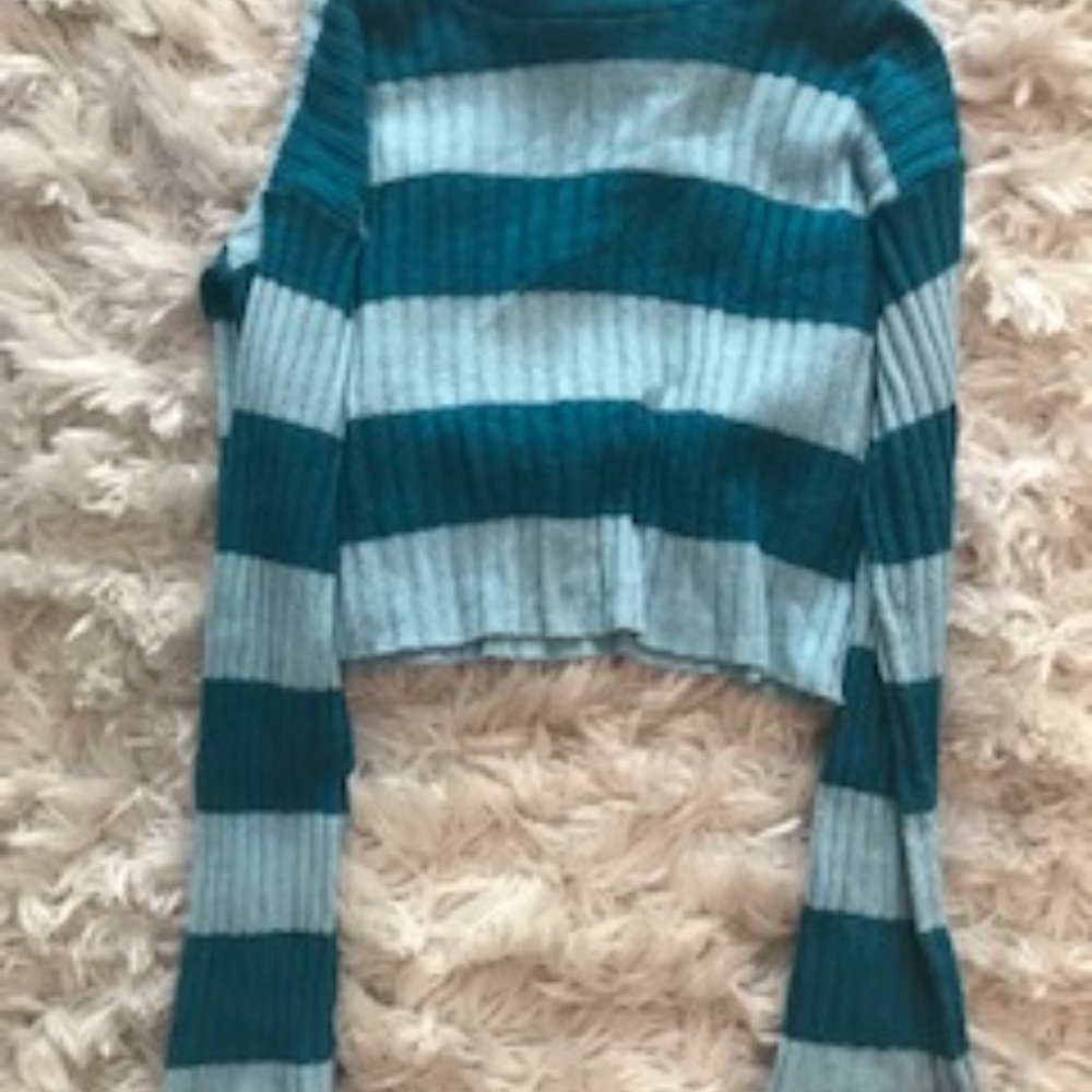 Short sweater